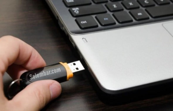 4 Tips Penting Merawat Flashdisk Agar Awet (Tahan Lama) 4 Tips Penting Merawat Flashdisk Agar Awet (Tahan Lama)